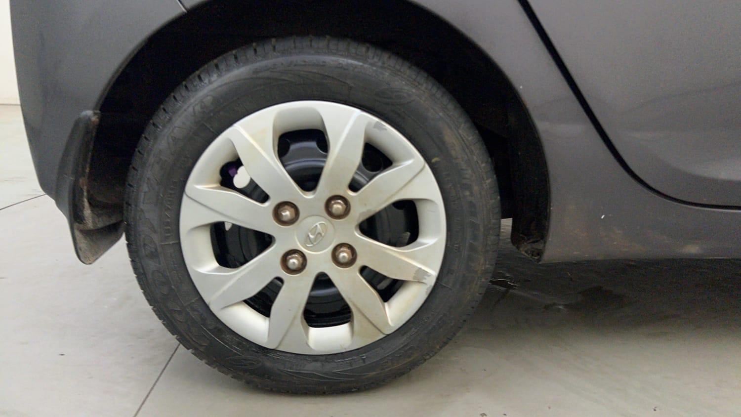 Used 2017 hyundai Eon Magna+ (O) Petrol Manual tyres RIGHT REAR TYRE RIM VIEW
