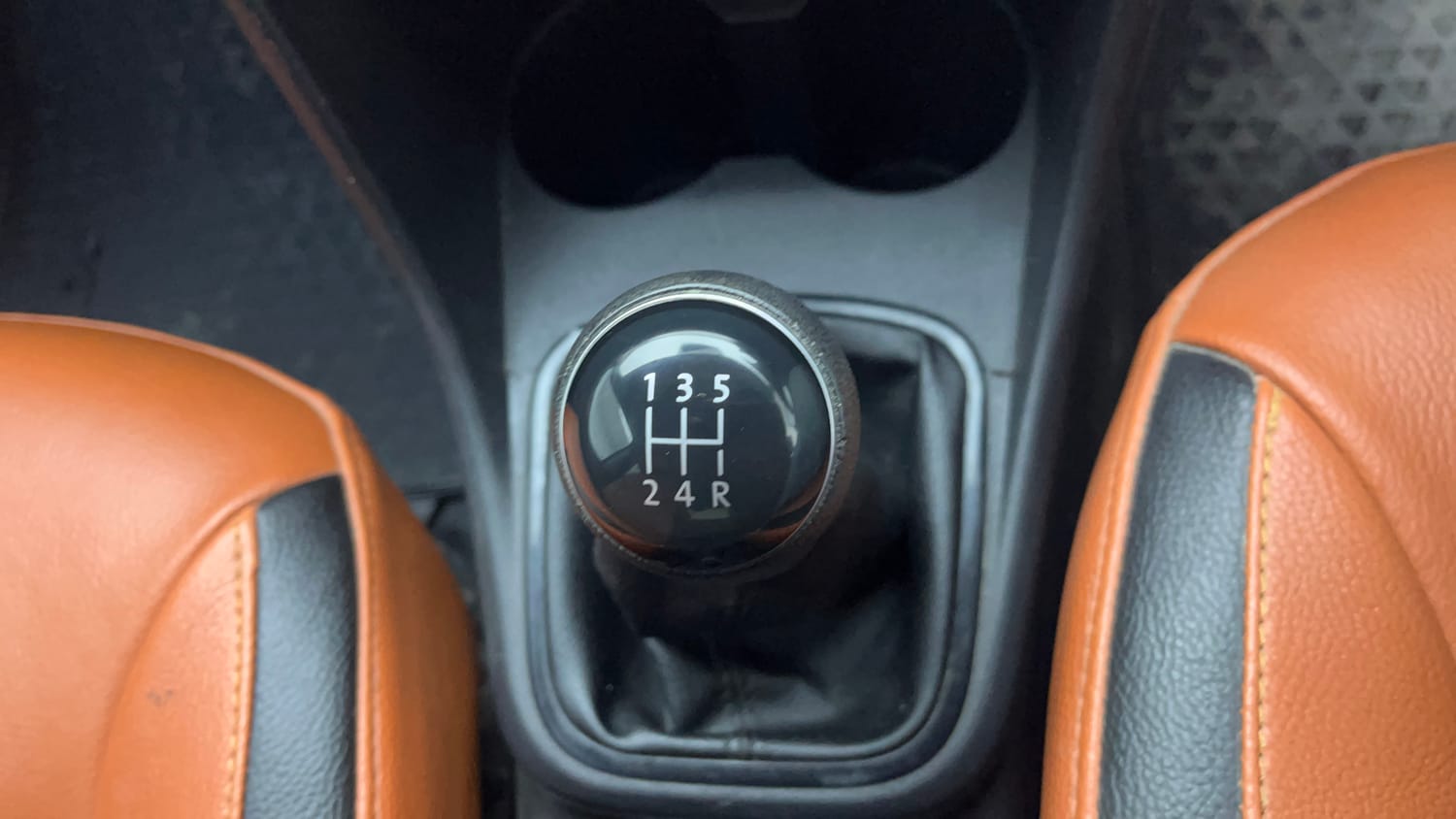 Used 2021 Volkswagen Polo Trendline 1.0L MPI Petrol Manual interior GEAR  KNOB VIEW