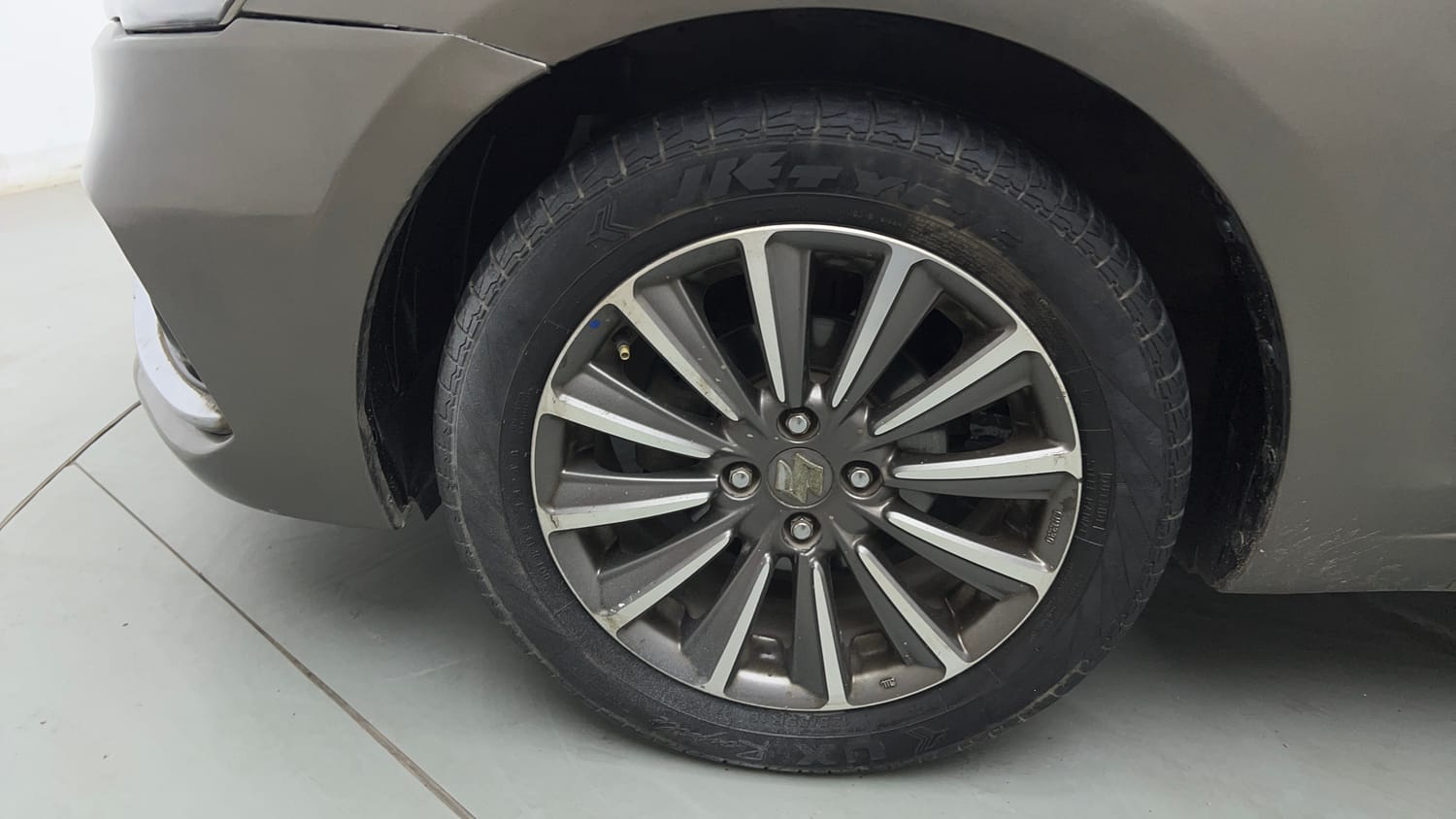 Used 2020 Maruti Suzuki Ciaz Alpha 1.5 AT Petrol Automatic tyres LEFT FRONT TYRE RIM VIEW
