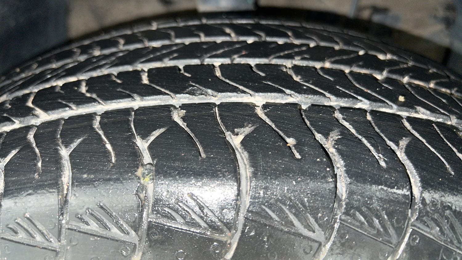Used 2023 Maruti Suzuki Grand Vitara Zeta Smart Hybrid Petrol Manual tyres RIGHT FRONT TYRE TREAD VIEW