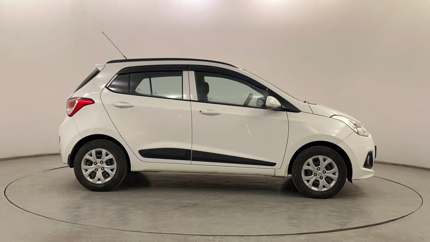 Used 2016 Hyundai Grand i10 Sportz 1.2 Kappa VTVT Petrol Manual exterior RIGHT SIDE VIEW