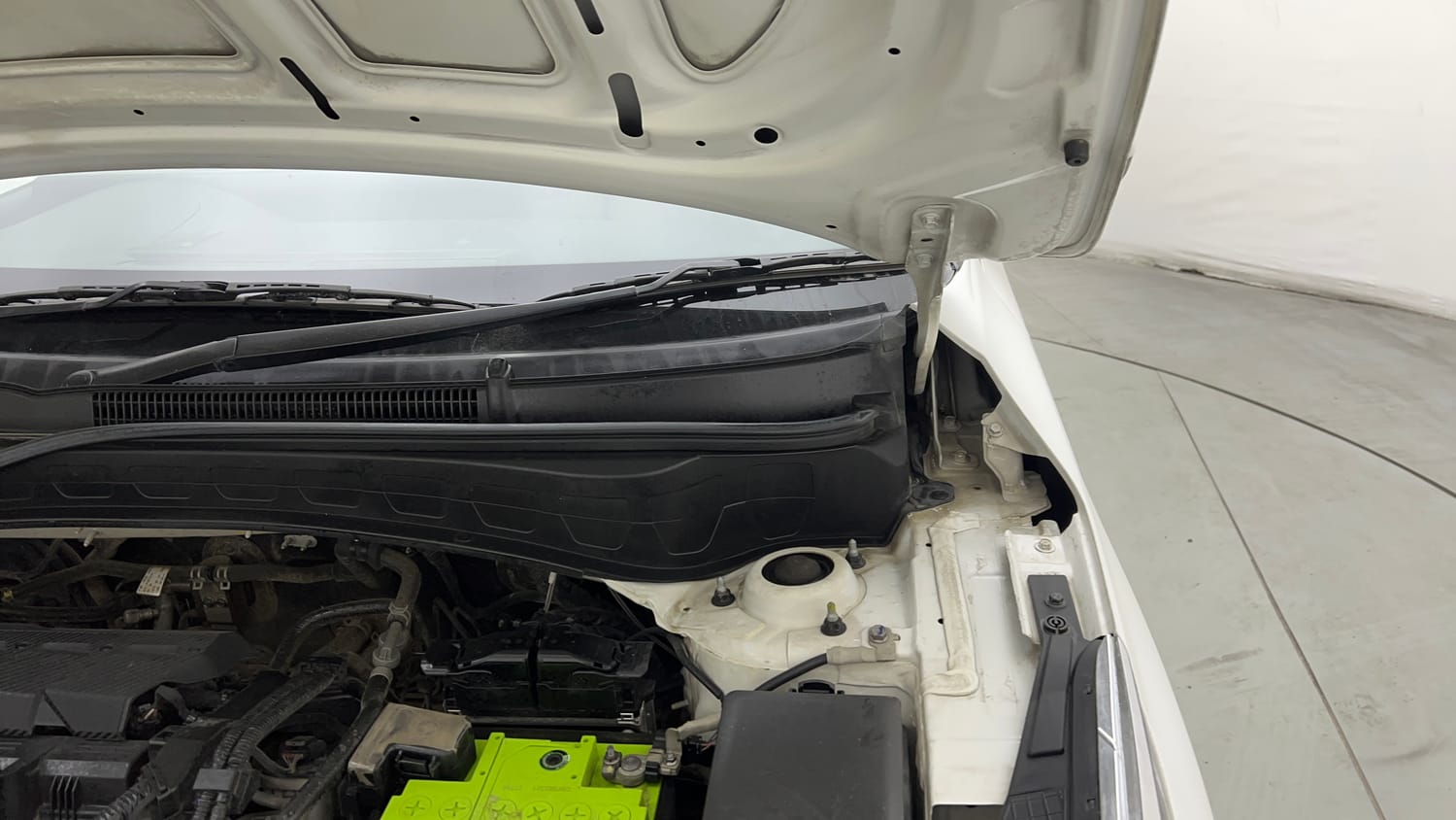 Used 2023 Kia Seltos HTX 1.5 Petrol Manual engine ENGINE LEFT SIDE HINGE & APRON VIEW