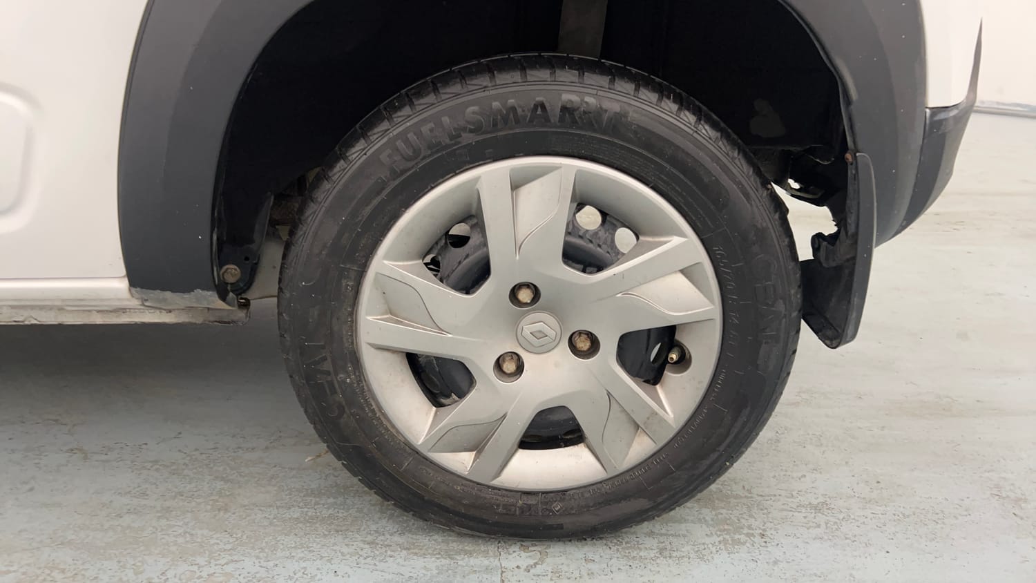 Used 2021 Renault Kwid RXT 1.0 Opt Petrol Manual tyres LEFT REAR TYRE RIM VIEW