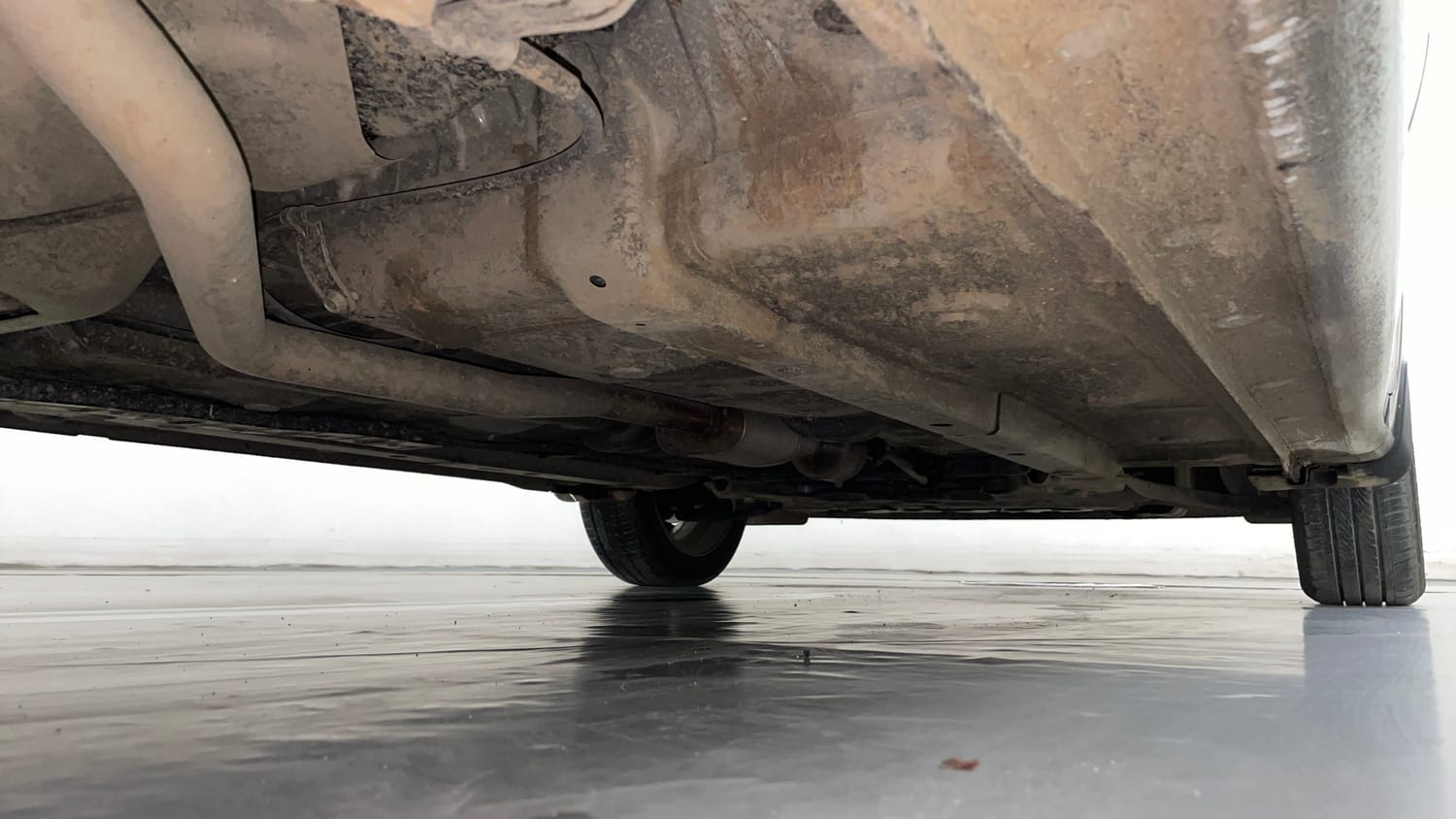 Used 2022 Hyundai Aura SX Plus 1.2 AMT Petrol Petrol Automatic extra REAR RIGHT UNDERBODY VIEW