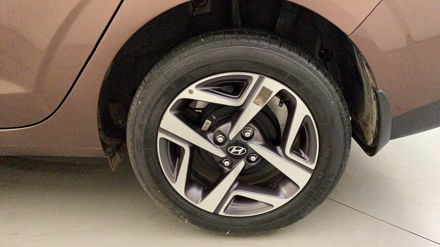 Used 2022 Hyundai Aura SX Plus 1.2 AMT Petrol Petrol Automatic tyres LEFT REAR TYRE RIM VIEW