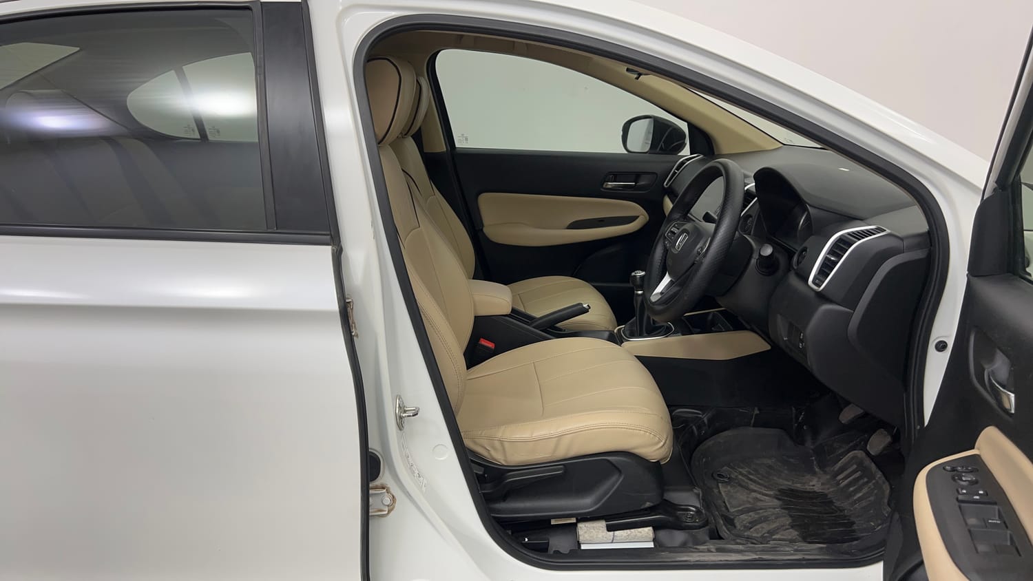 Used 2022 Honda City V Petrol Petrol Manual interior RIGHT SIDE FRONT DOOR CABIN VIEW