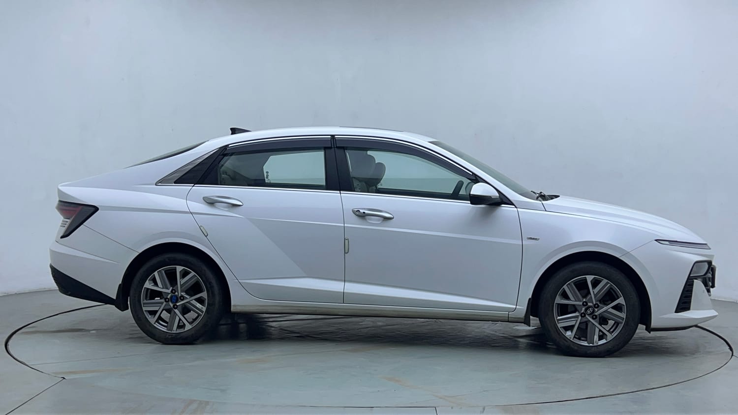 Used 2023 Hyundai Verna SX (O) 1.5 Petrol IVT Petrol Automatic exterior RIGHT SIDE VIEW
