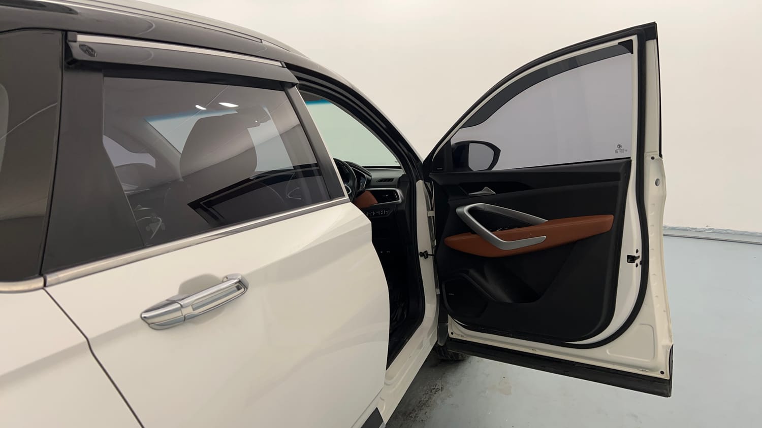 Used 2020 MG Motors Hector Plus Sharp 1.5 DCT Petrol Petrol Automatic interior RIGHT FRONT DOOR OPEN VIEW