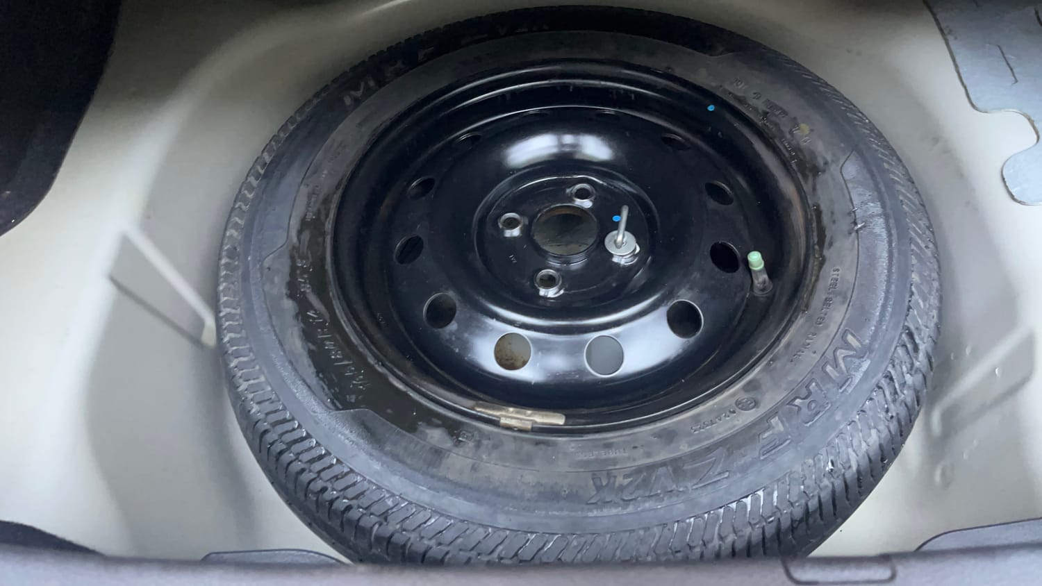 Used 2014 Maruti Suzuki Swift Dzire VXI Petrol Manual tyres SPARE TYRE VIEW