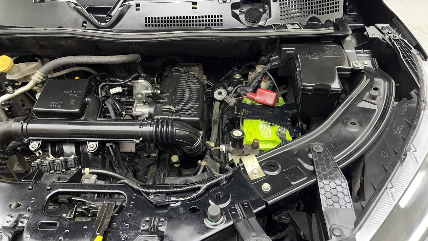 Used 2023 Nissan Magnite XL Petrol+Cng (Outside fitted) Cng Manual engine ENGINE LEFT SIDE VIEW