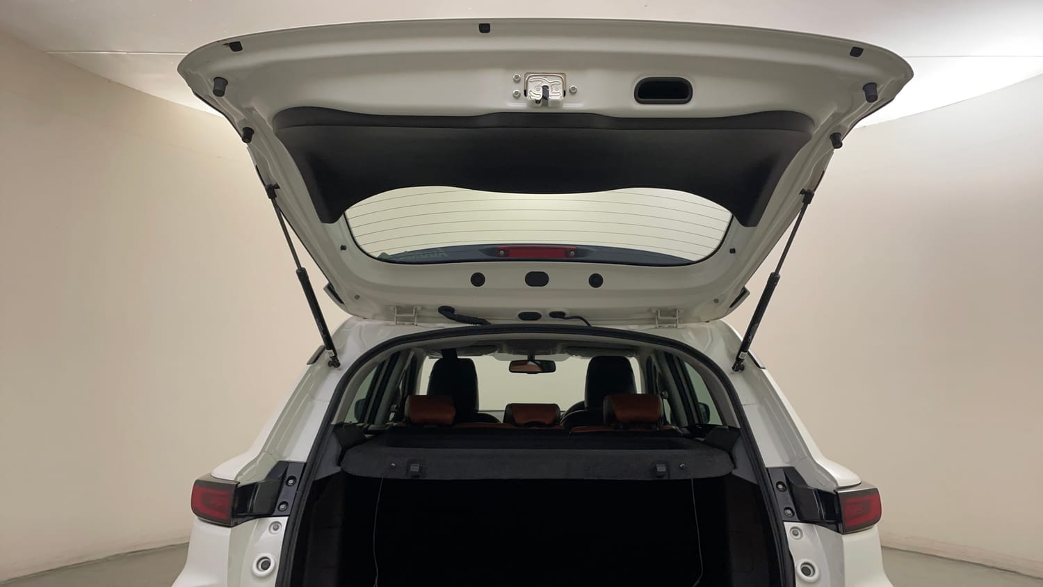 Used 2025 Toyota Urban Cruiser Hyryder G (O) AT NeoDrive Petrol Automatic interior DICKY DOOR OPEN VIEW