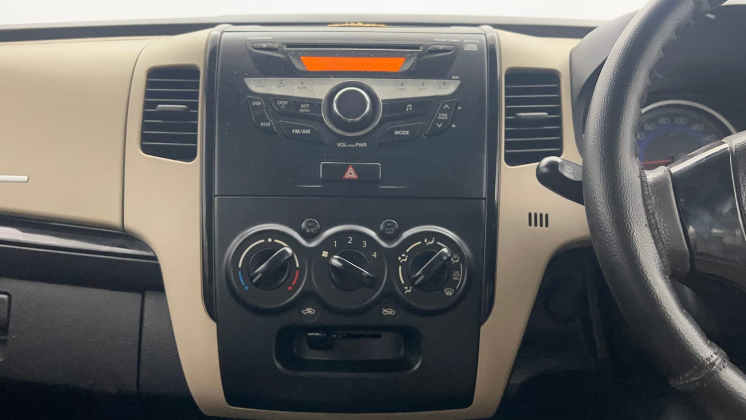 Used 2018 Maruti Suzuki Wagon R 1.0 VXI AMT Petrol Automatic top_features Integrated (in-dash) music system