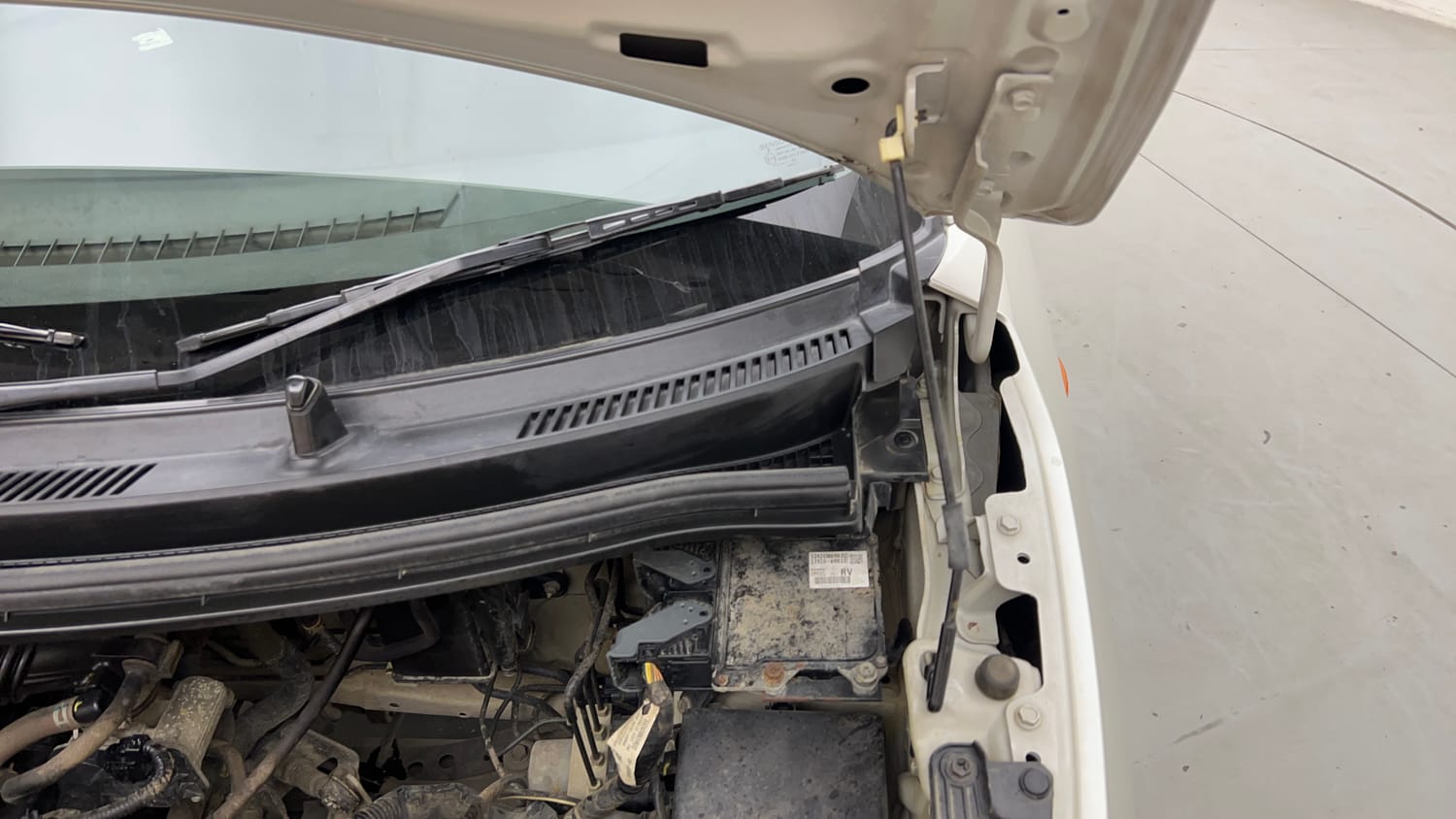 Used 2022 Maruti Suzuki Wagon R 1.0 VXi (O) 1.0 Petrol Manual engine ENGINE LEFT SIDE HINGE & APRON VIEW