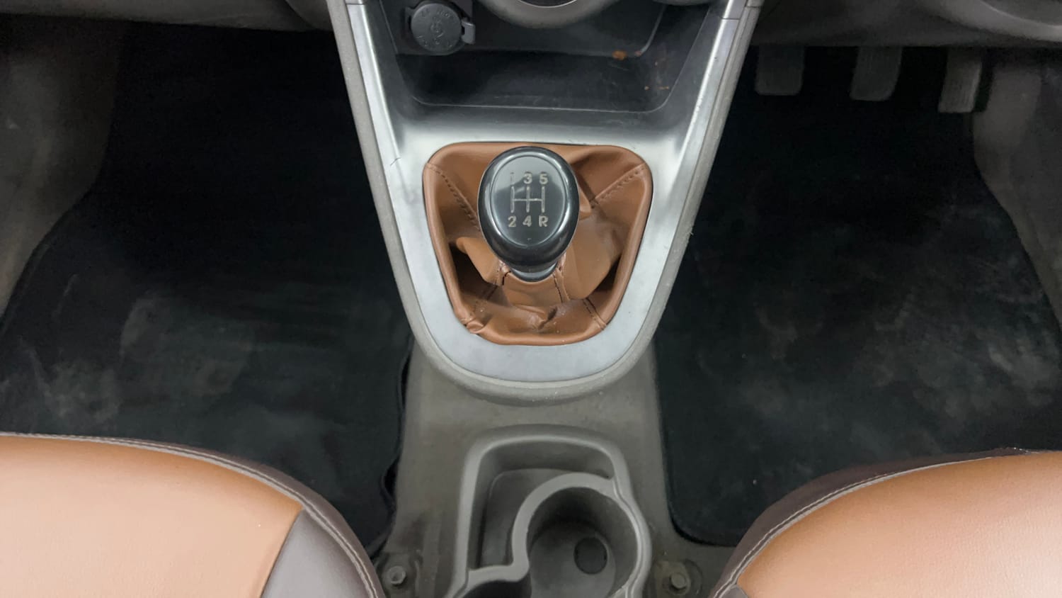 Used 2013 Hyundai i10 Magna 1.1 iRDE2 Petrol Manual interior GEAR  KNOB VIEW