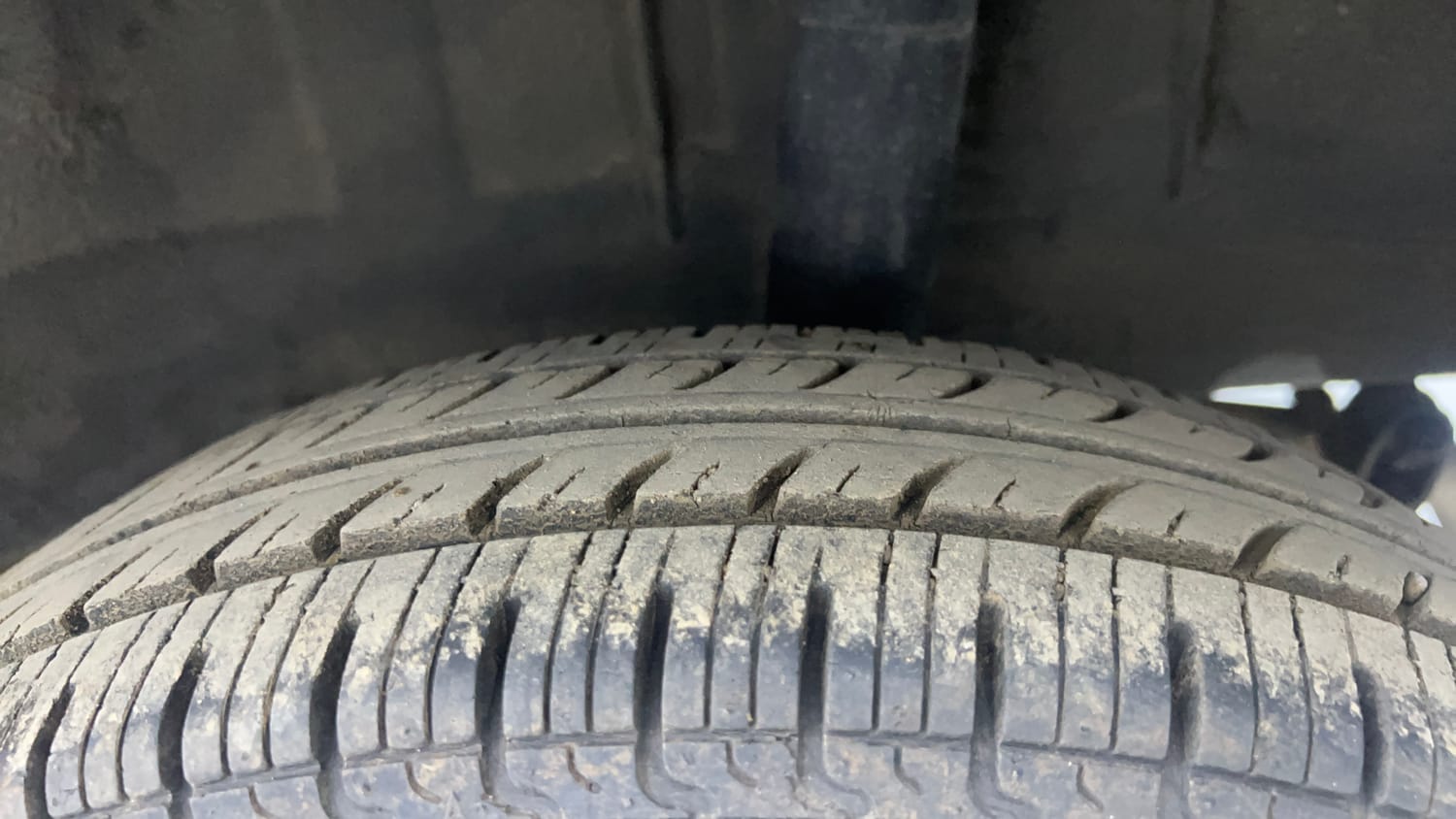 Used 2018 Renault Kwid CLIMBER 1.0 AMT Petrol Automatic tyres LEFT REAR TYRE TREAD VIEW