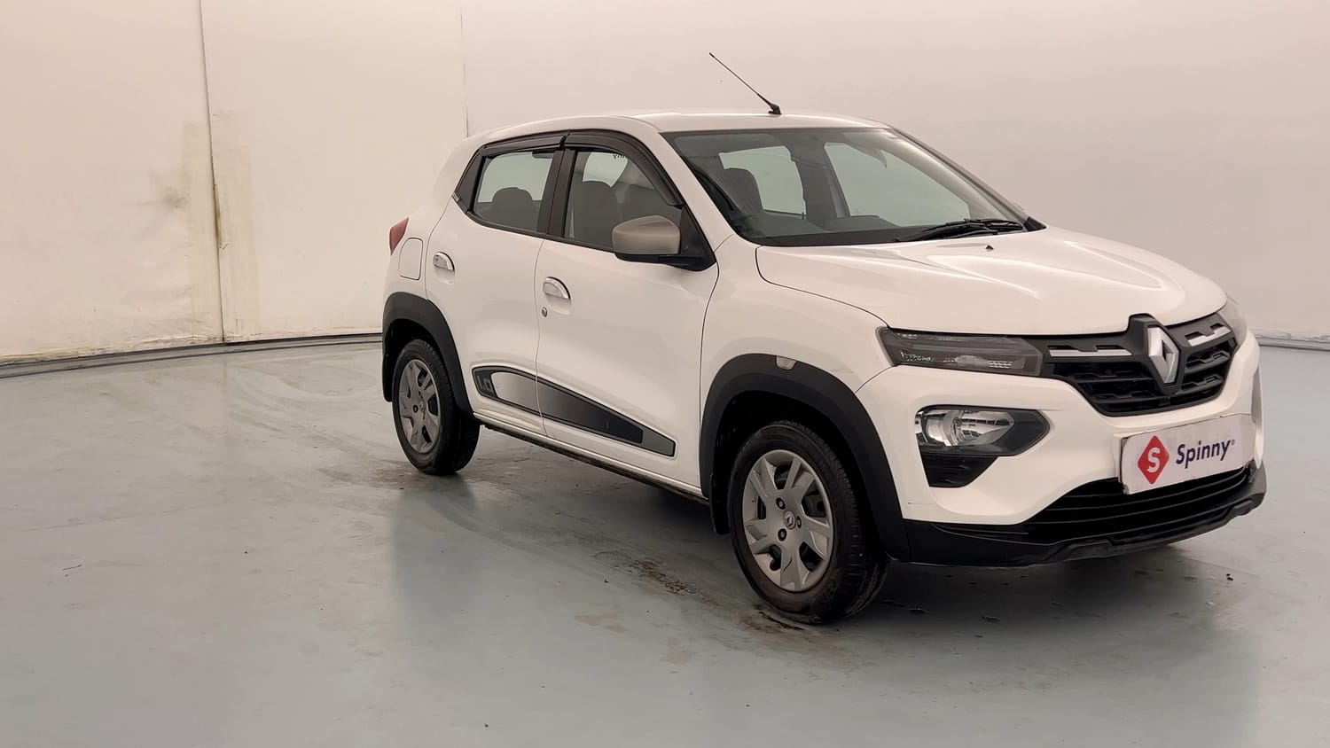 Used 2021 Renault Kwid RXT 1.0 Opt Petrol Manual exterior RIGHT FRONT CORNER VIEW