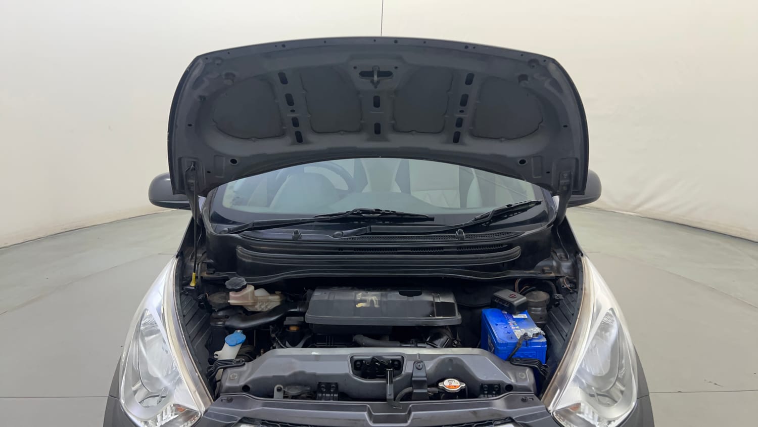 Used 2017 hyundai Eon Magna+ (O) Petrol Manual engine ENGINE & BONNET OPEN FRONT VIEW