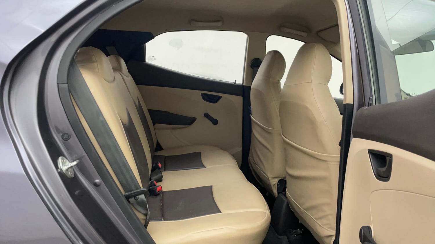 Used 2014 Hyundai Eon Magna Petrol Manual interior RIGHT SIDE REAR DOOR CABIN VIEW