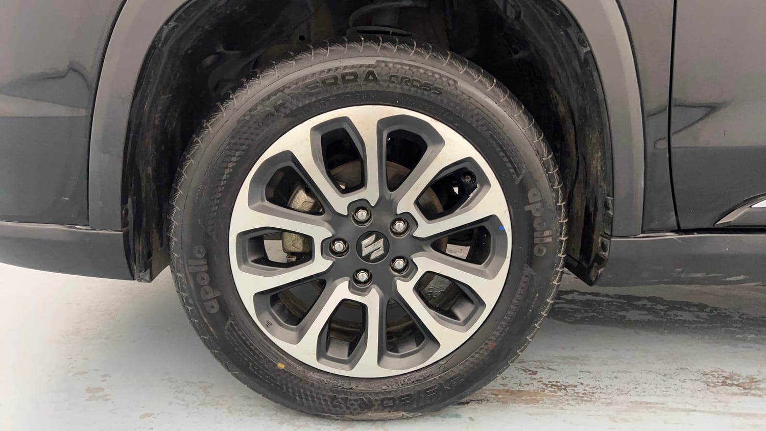 Used 2023 Maruti Suzuki Grand Vitara Zeta Smart Hybrid Petrol Manual tyres LEFT FRONT TYRE RIM VIEW