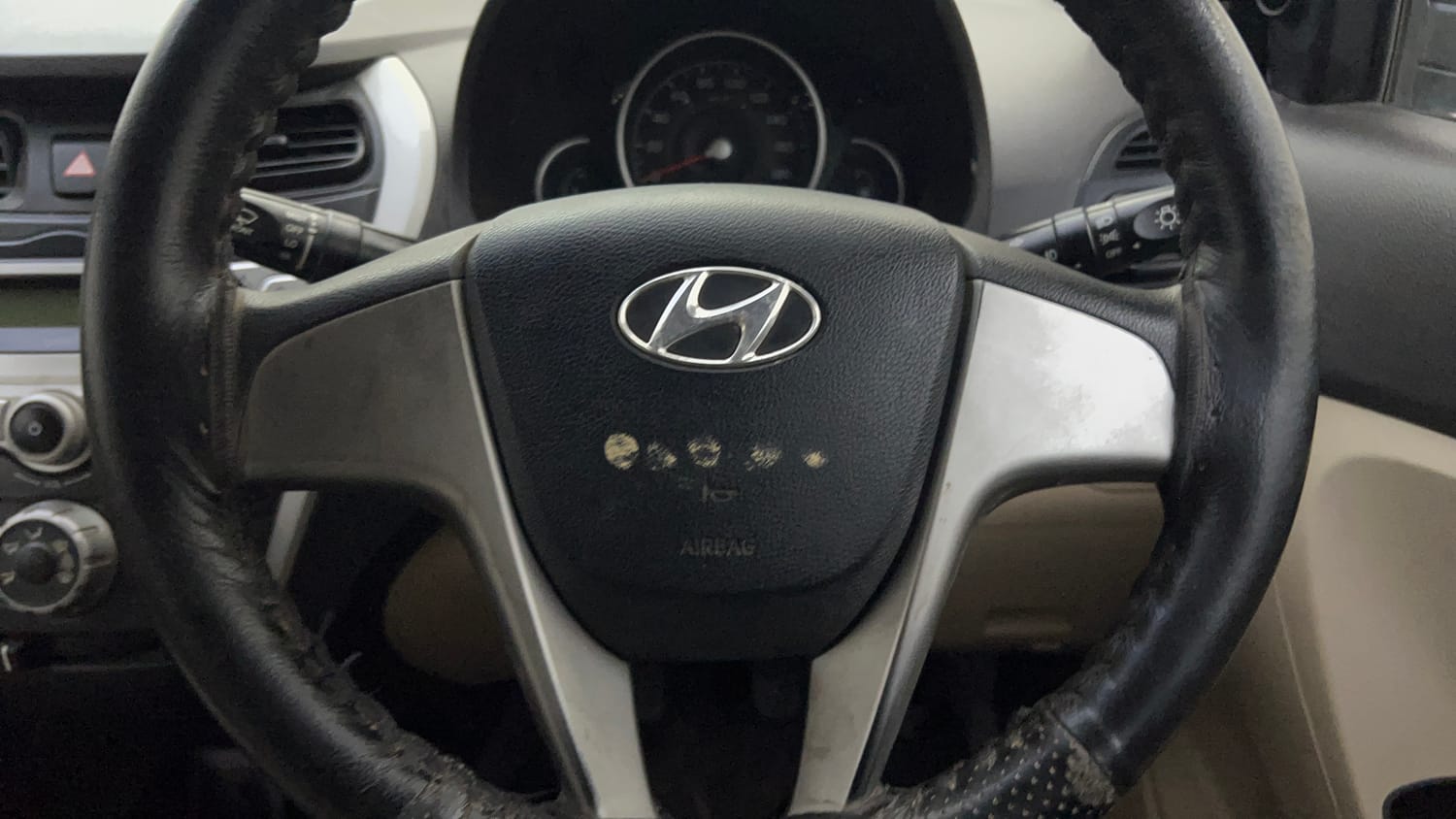 Used 2017 hyundai Eon Magna+ (O) Petrol Manual top_features Airbags