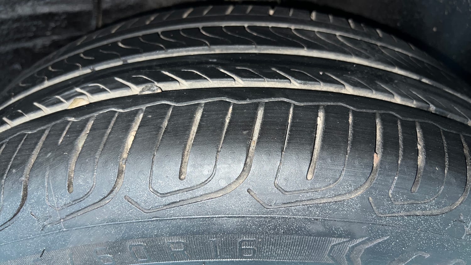 Used 2024 Tata Altroz XZ Petrol Petrol Manual tyres LEFT REAR TYRE TREAD VIEW