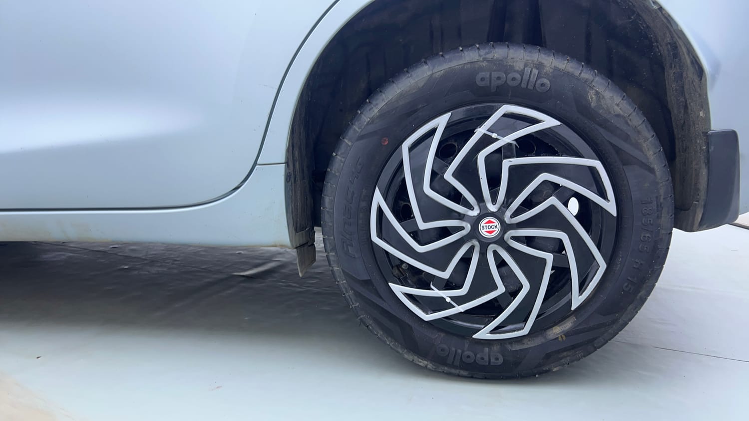 Used 2023 Toyota Glanza S AMT Petrol Automatic tyres LEFT REAR TYRE RIM VIEW
