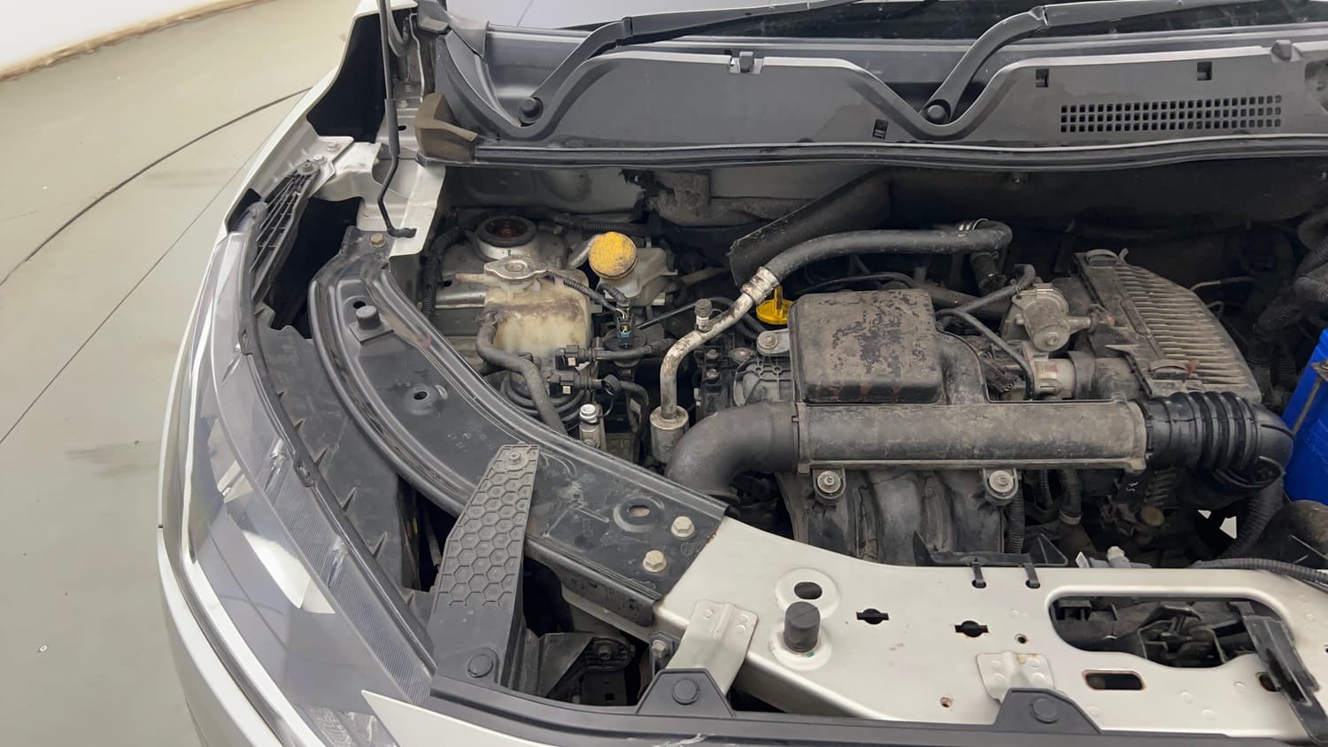 Used 2021 Nissan Magnite XV Petrol Manual engine ENGINE RIGHT SIDE VIEW