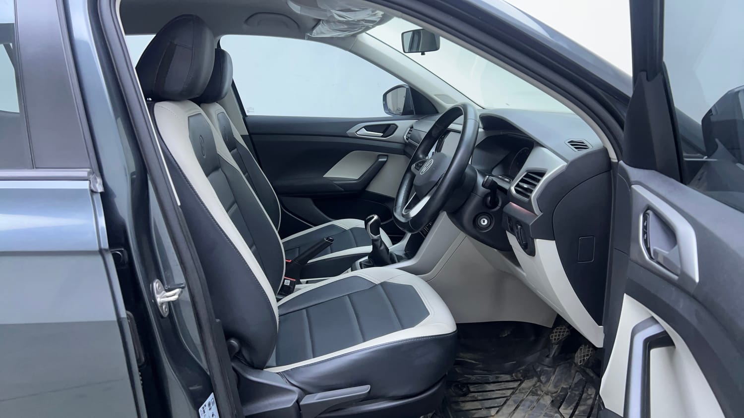 Used 2022 Volkswagen Taigun Highline 1.0 TSI MT Petrol Manual interior RIGHT SIDE FRONT DOOR CABIN VIEW