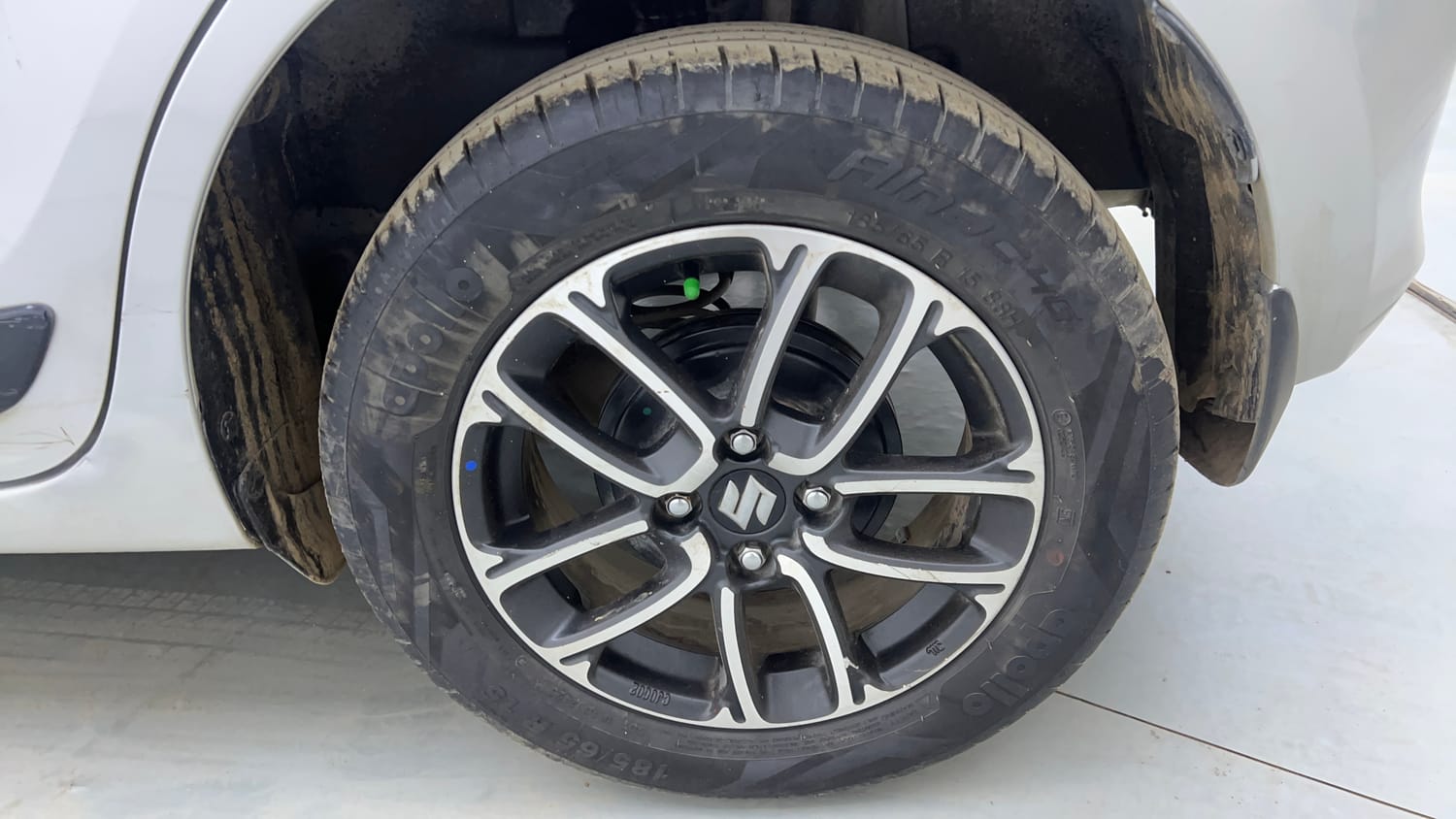 Used 2023 Maruti Suzuki Swift ZXi Plus AMT Petrol Automatic tyres LEFT REAR TYRE RIM VIEW
