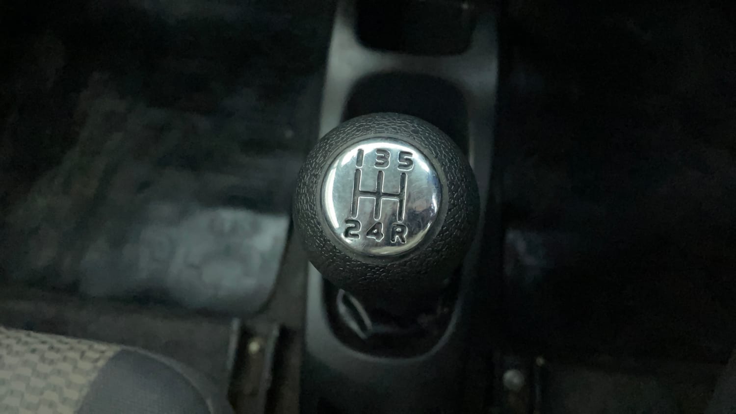 Used 2013 Maruti Suzuki Wagon R LXI Petrol Manual interior GEAR  KNOB VIEW