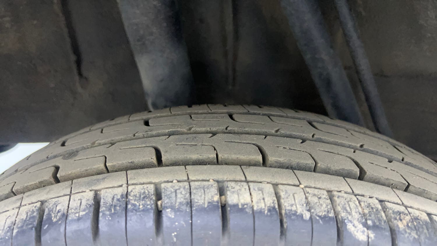 Used 2018 Renault Kwid CLIMBER 1.0 AMT Petrol Automatic tyres RIGHT REAR TYRE TREAD VIEW