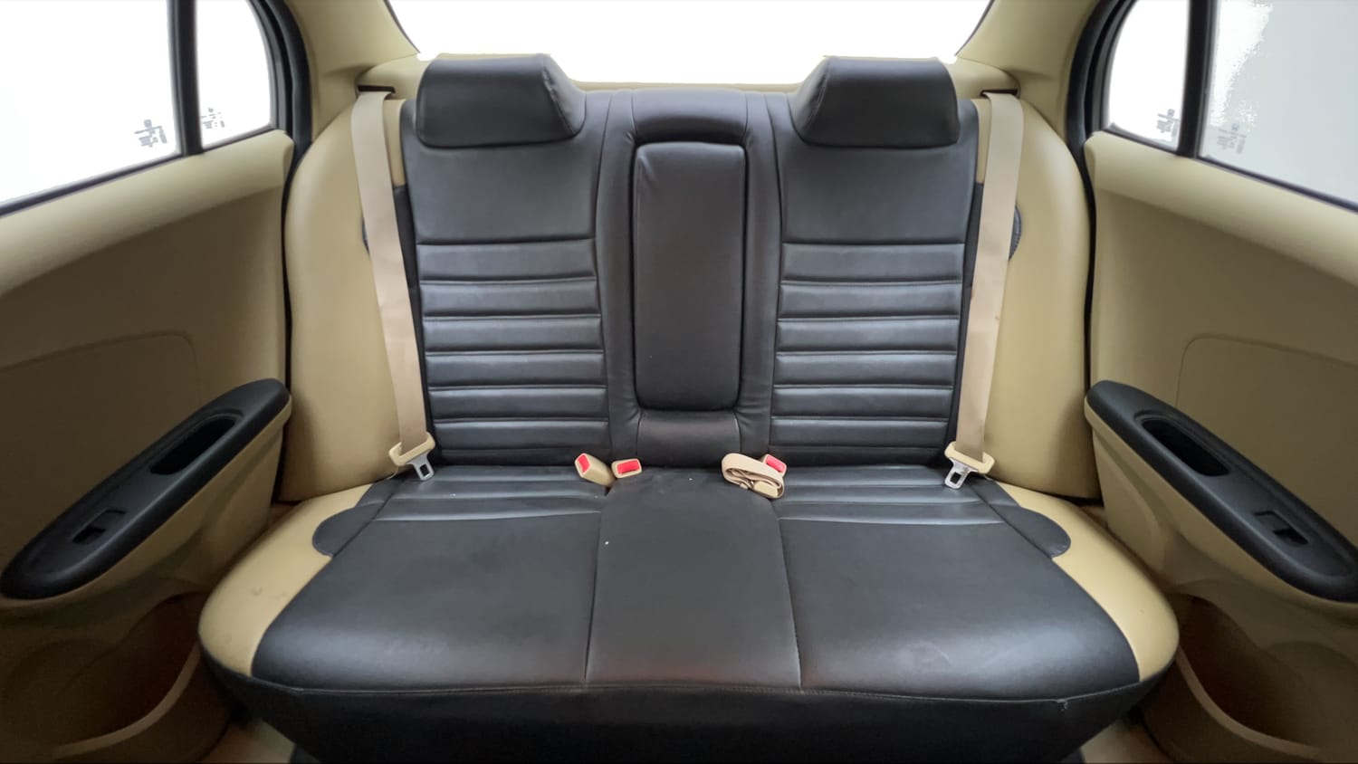 Used 2017 Honda Amaze 1.2 S i-VTEC Petrol Manual interior REAR SEAT CONDITION VIEW