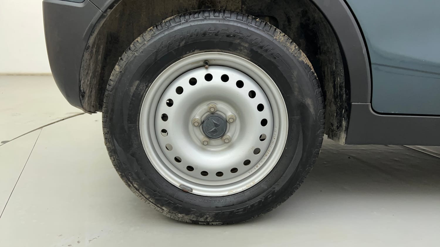 Used 2023 Mahindra XUV 300 W4 1.2 Petrol Petrol Manual tyres RIGHT REAR TYRE RIM VIEW