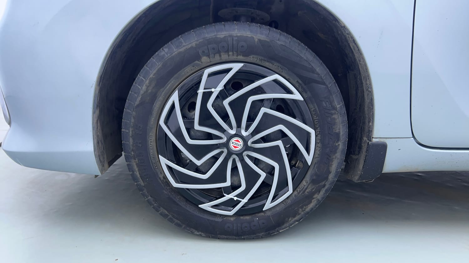Used 2023 Toyota Glanza S AMT Petrol Automatic tyres LEFT FRONT TYRE RIM VIEW