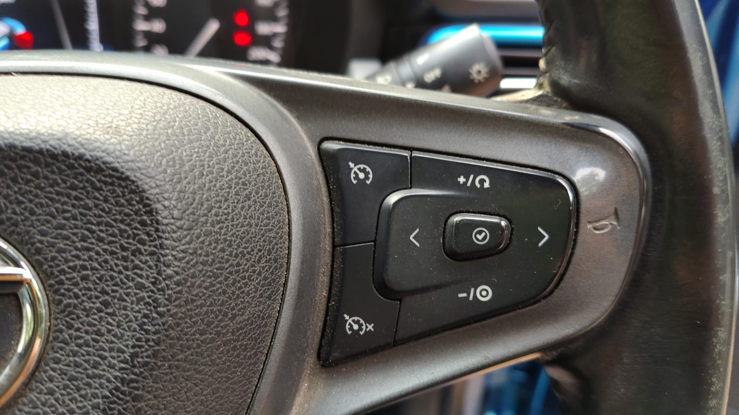 Used 2025 Tata Punch Creative Dual Tone Petrol Manual top_features Cruise control