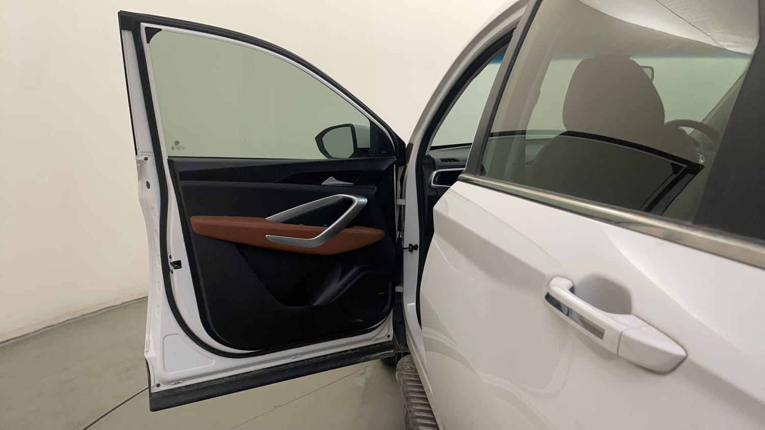 Used 2023 MG Motors Hector Plus Sharp 1.5 Petrol Turbo CVT 6-STR Petrol Automatic interior LEFT FRONT DOOR OPEN VIEW
