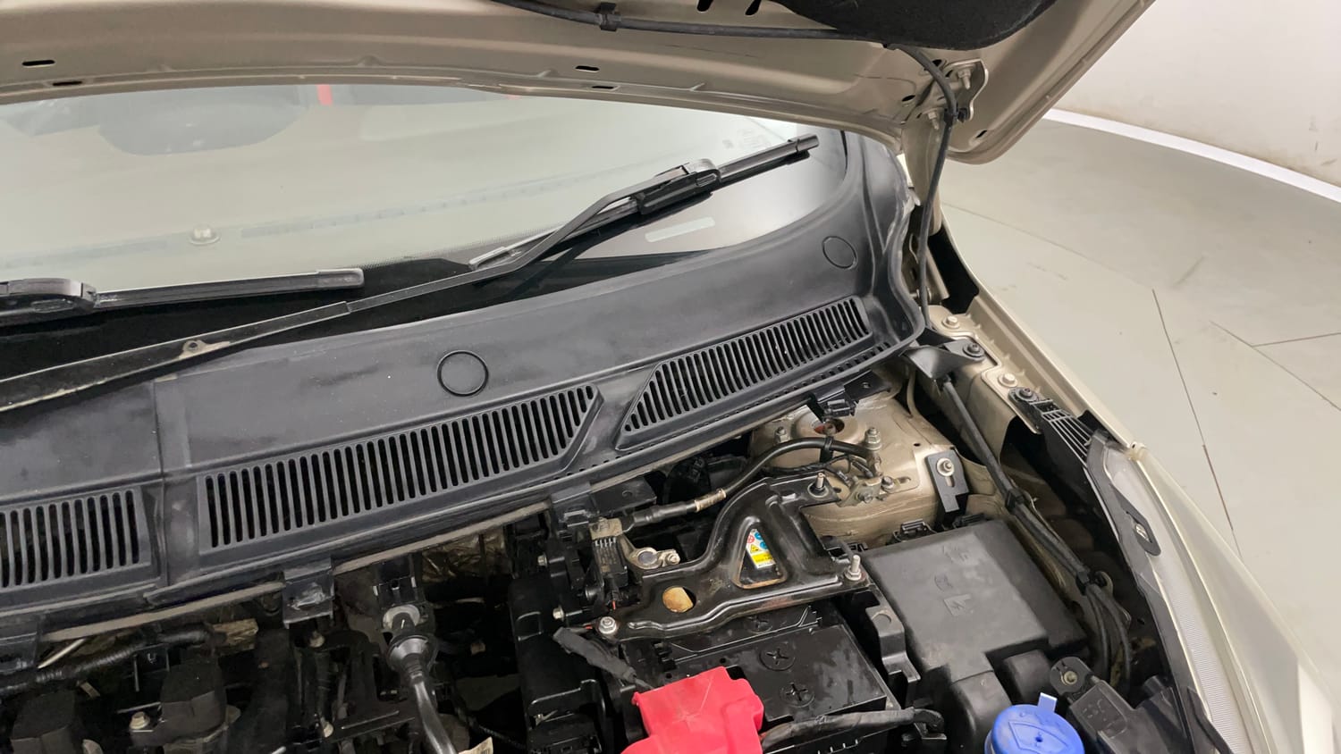 Used 2018 Ford Freestyle Titanium 1.2 Ti-VCT Petrol Manual engine ENGINE LEFT SIDE HINGE & APRON VIEW
