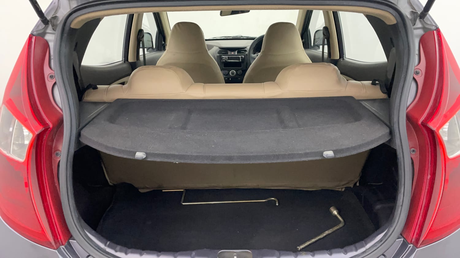 Used 2014 Hyundai Eon Magna Petrol Manual interior DICKY INSIDE VIEW