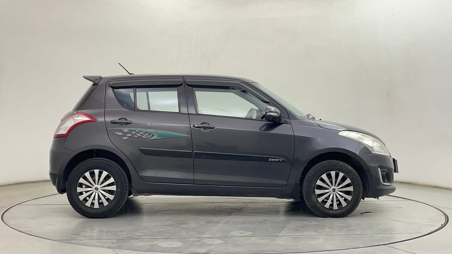 Used 2016 Maruti Suzuki Swift VDi (O) Diesel Manual exterior RIGHT SIDE VIEW