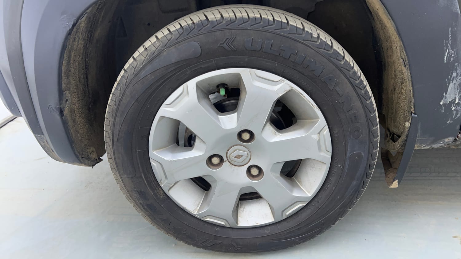 Used 2018 Renault Kwid CLIMBER 1.0 AMT Petrol Automatic tyres LEFT FRONT TYRE RIM VIEW