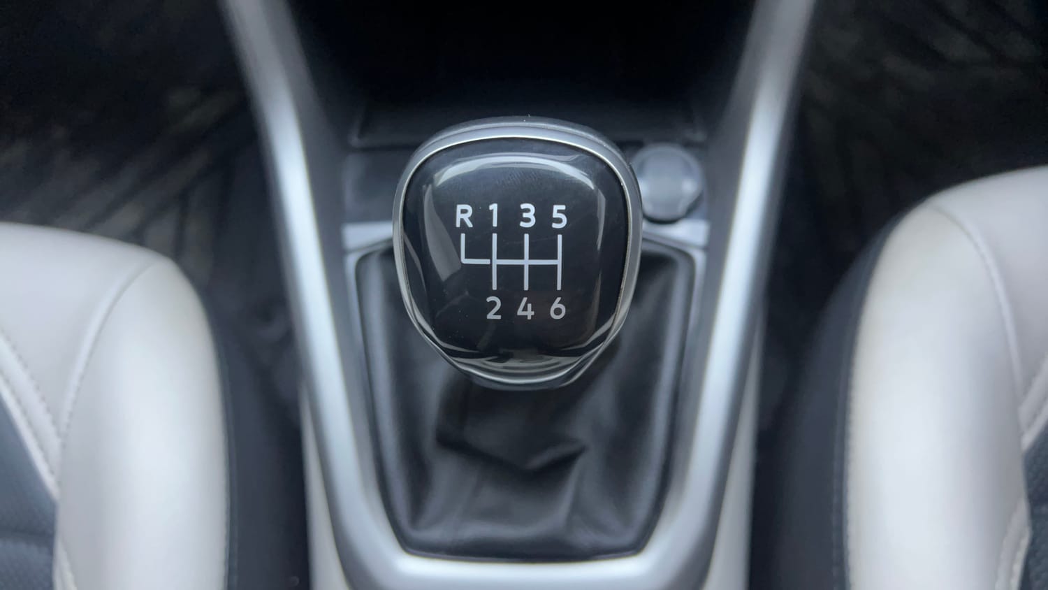 Used 2022 Volkswagen Taigun Highline 1.0 TSI MT Petrol Manual interior GEAR  KNOB VIEW