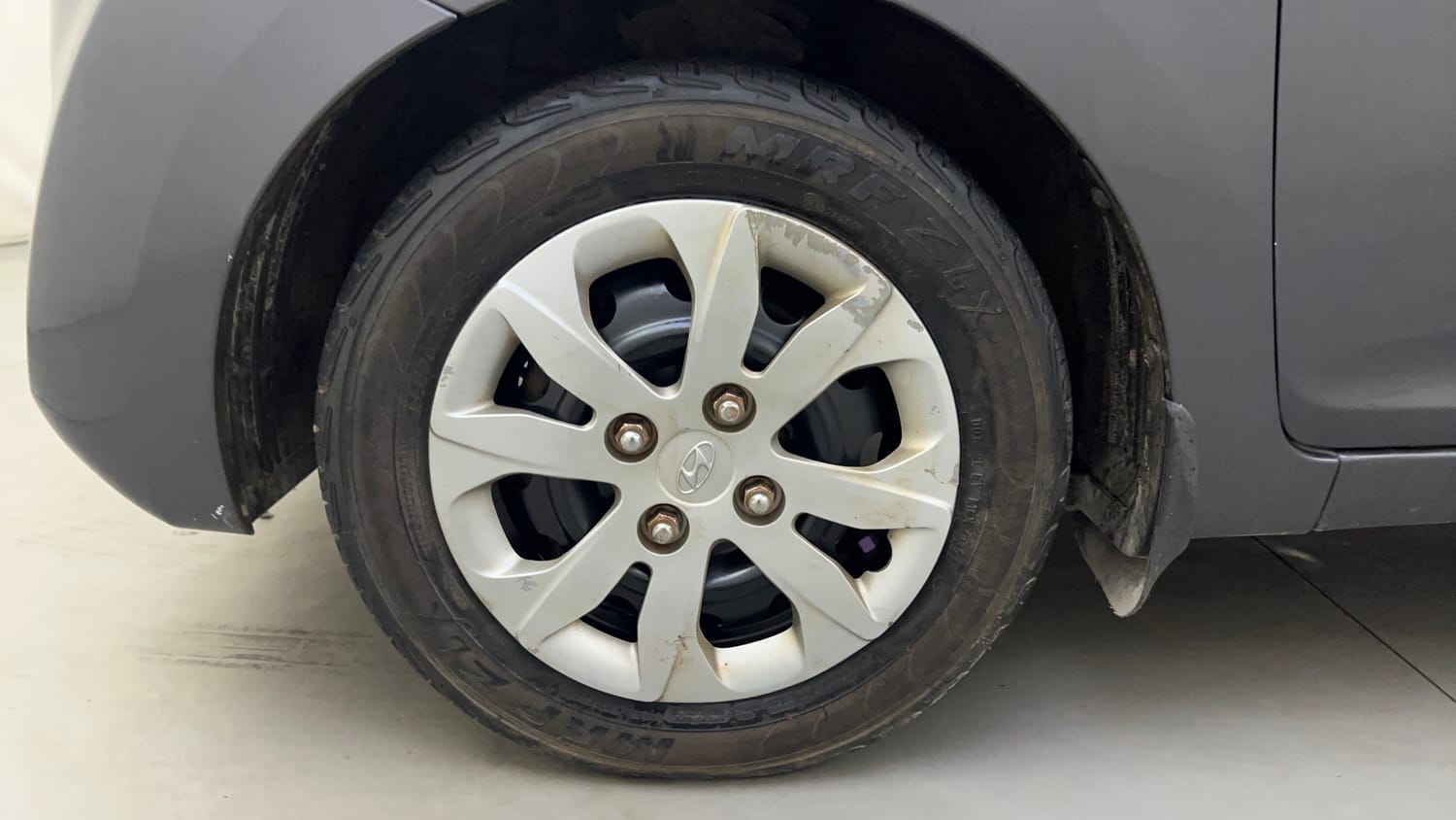 Used 2017 hyundai Eon Magna+ (O) Petrol Manual tyres LEFT FRONT TYRE RIM VIEW