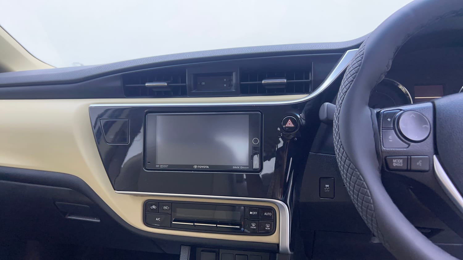 Used 2019 Toyota Corolla Altis GL Petrol Petrol Manual top_features Integrated (in-dash) music system