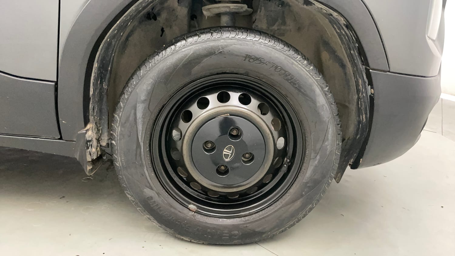 Used 2021 Tata Punch Pure MT Petrol Manual tyres RIGHT FRONT TYRE RIM VIEW