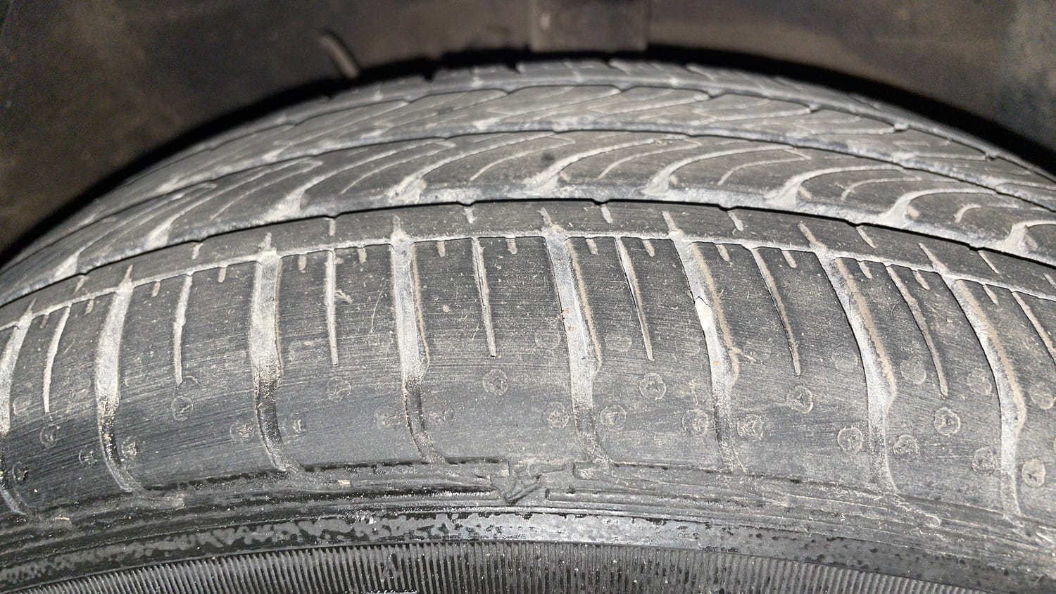 Used 2022 Hyundai Aura SX Plus 1.2 AMT Petrol Petrol Automatic tyres RIGHT FRONT TYRE TREAD VIEW