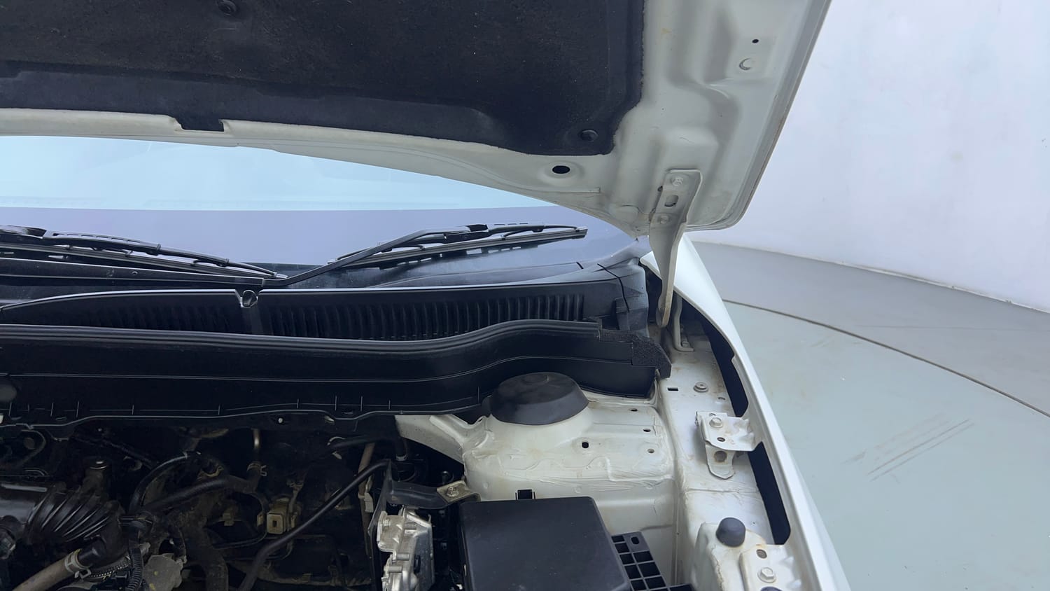 Used 2021 maruti-suzuki Vitara Brezza LXi Petrol Manual engine ENGINE LEFT SIDE HINGE & APRON VIEW