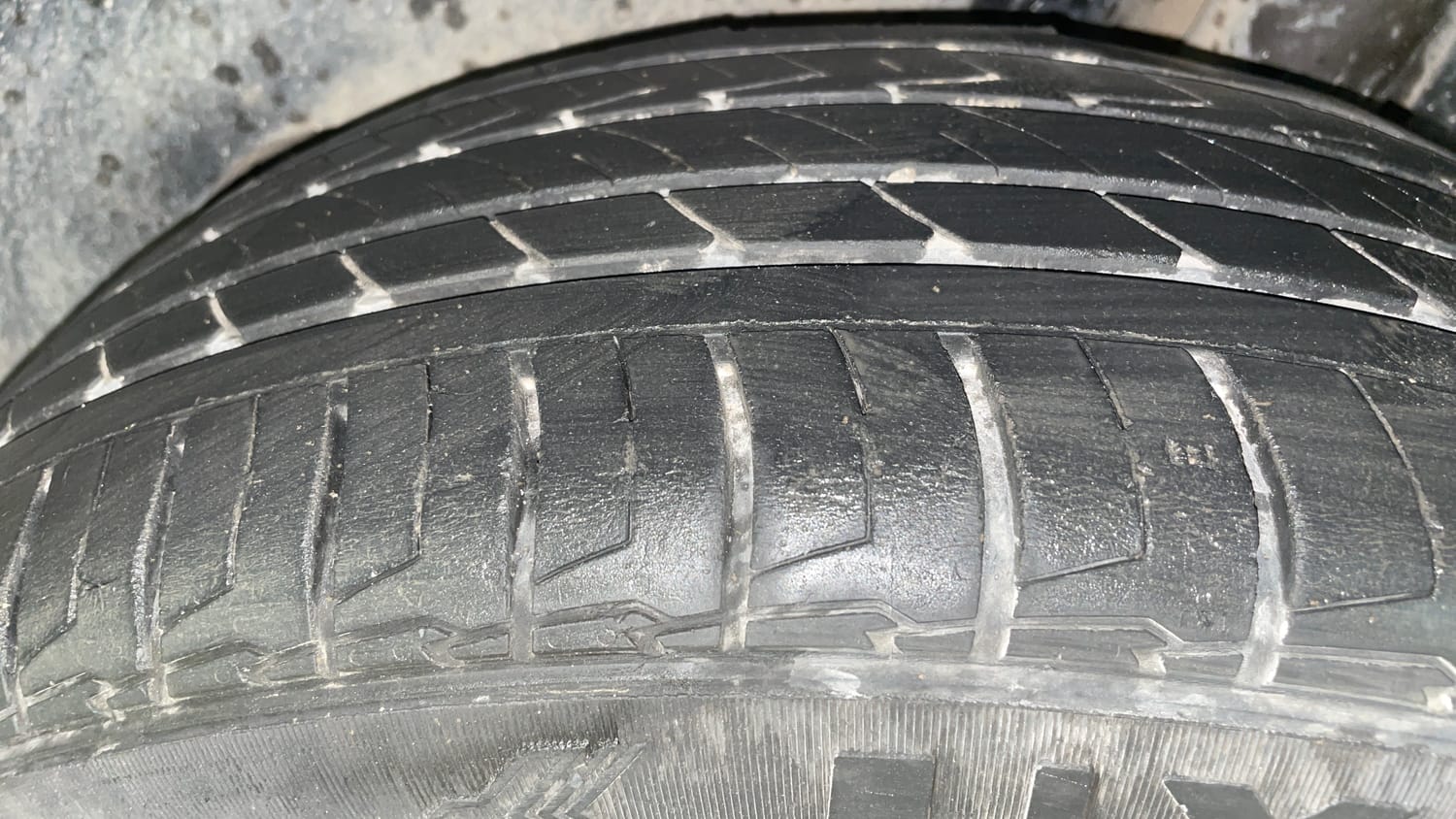 Used 2023 MG Motors Hector Plus Sharp 1.5 Petrol Turbo CVT 6-STR Petrol Automatic tyres LEFT REAR TYRE TREAD VIEW