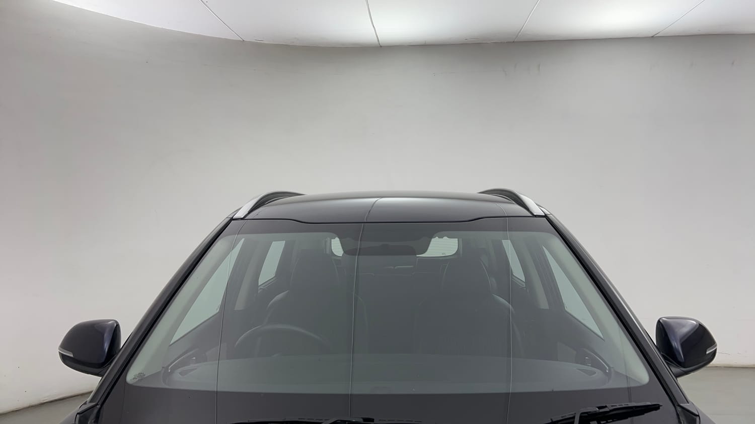 Used 2023 Kia Carens Prestige 1.4 Petrol MT 7 STR Petrol Manual exterior FRONT WINDSHIELD VIEW