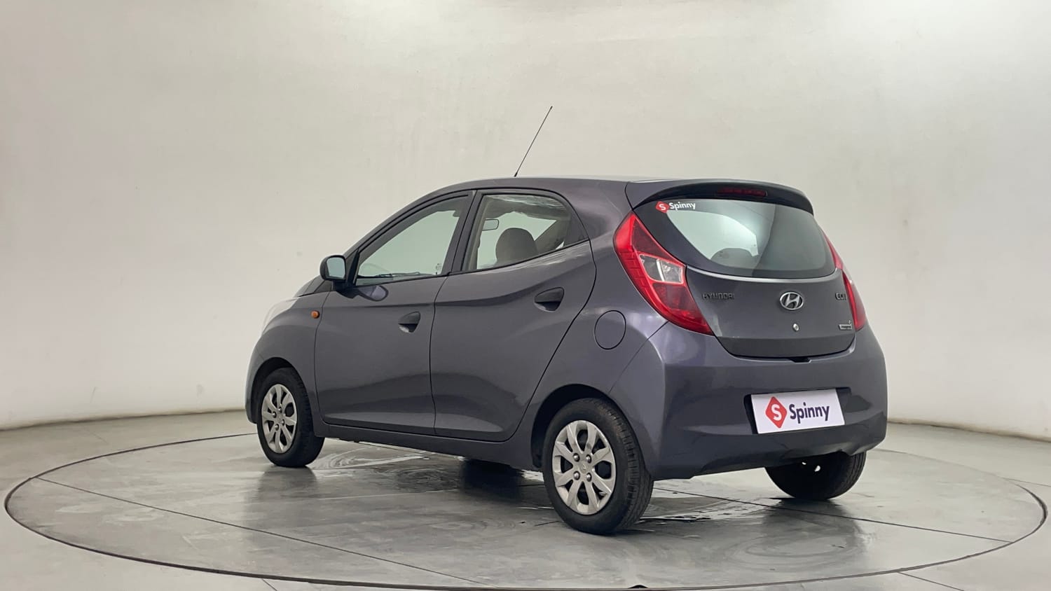 Used 2014 Hyundai Eon Magna Petrol Manual exterior LEFT REAR CORNER VIEW