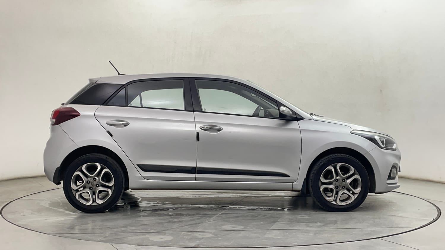 Used 2018 Hyundai Elite i20 Asta 1.4 CRDI Diesel Manual exterior RIGHT SIDE VIEW